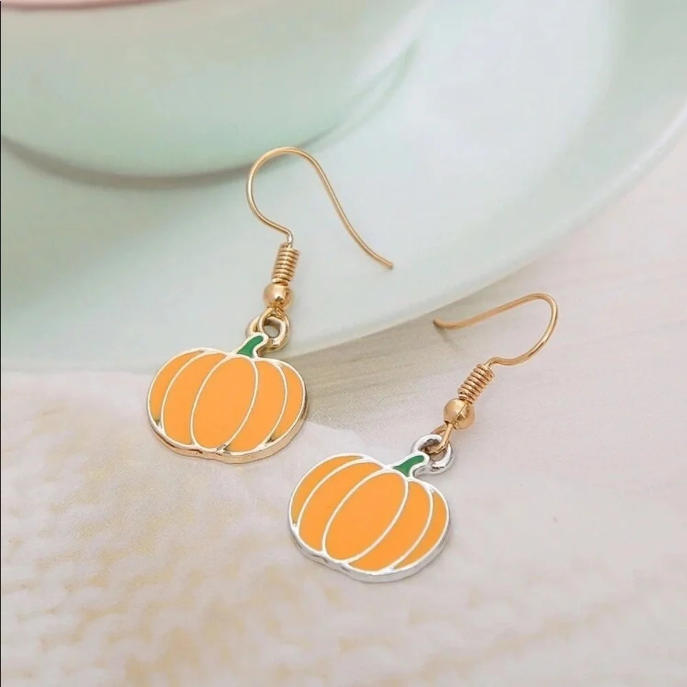 5/$20‎ pumpkin drop earrings